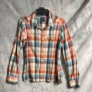 Patagonia‎ women’s Plaid Button-Up Shirt size 6  100% organic cotton